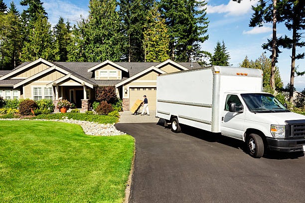 Smart Reasons to Hire Chicago Movers This Year